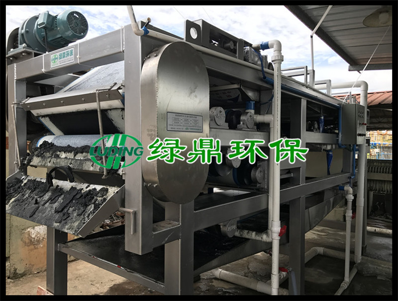 印染帶式壓濾機(jī)#廣州番禺印染水洗廠使用案例現(xiàn)場 1 印染帶式壓濾機(jī)#廣州番禺印染水洗廠使用案例現(xiàn)場 1