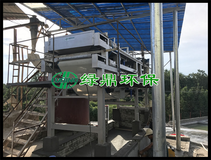 帶式壓濾機發貨新津河道淤泥處置項目